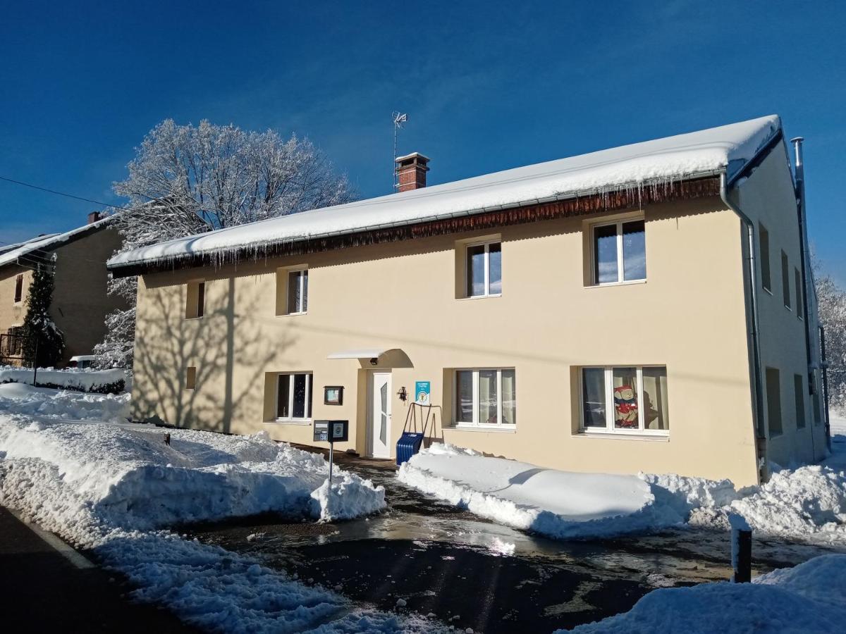 Les P'Tites Pistes Bed & Breakfast Chaux-des-Pres Exterior photo