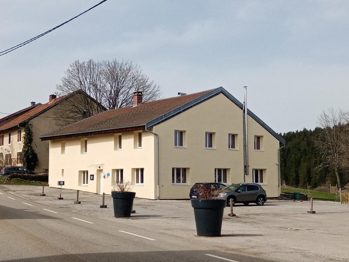 Les P'Tites Pistes Bed & Breakfast Chaux-des-Pres Exterior photo